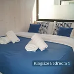 Nyaraló Luna Mare Mit Terrasse & Poolnaehe, Direkt Am Privlaka