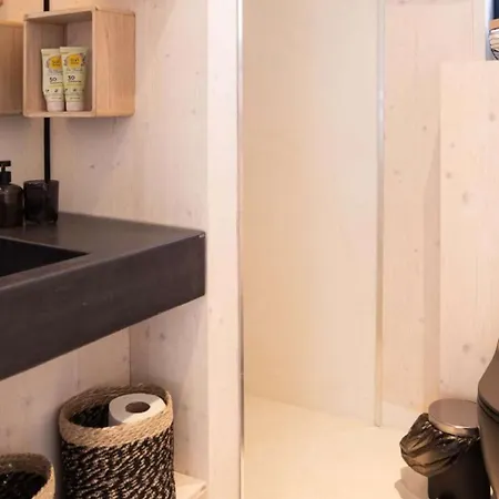 Luna Mare Mit Terrasse & Poolnaehe, Direkt Am