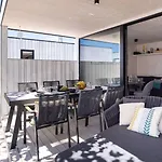 Luna Mare Mit Terrasse & Poolnaehe, Direkt Am *