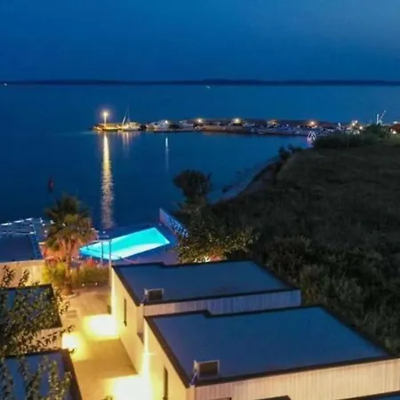 Luna Mare Mit Terrasse&poolnähe, Direkt Am Ferienhaus Privlaka (Zadar)