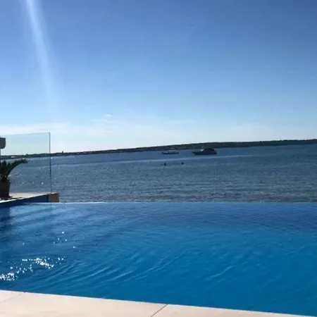 Luna Mare Mit Terrasse&poolnähe, Direkt Am Privlaka (Zadar)