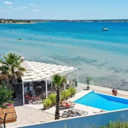 Ferienhaus Luna Mare Mit Terrasse&poolnähe, Direkt Am Privlaka (Zadar)