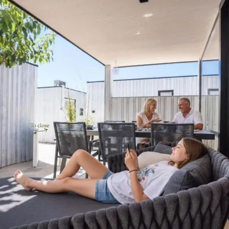 Nyaraló Luna Mare Mit Terrasse & Poolnaehe, Direkt Am Privlaka