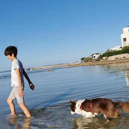 Luna Mare Mit Terrasse & Poolnaehe, Direkt Am * Privlaka