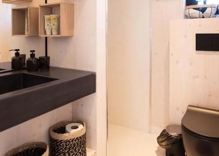 Luna Mare Mit Terrasse & Poolnaehe, Direkt Am