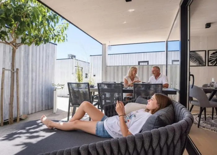 Nyaraló Luna Mare Mit Terrasse & Poolnaehe, Direkt Am Privlaka