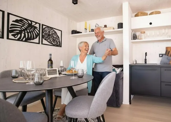 Luna Mare Mit Terrasse & Poolnaehe, Direkt Am Privlaka (Zadar)